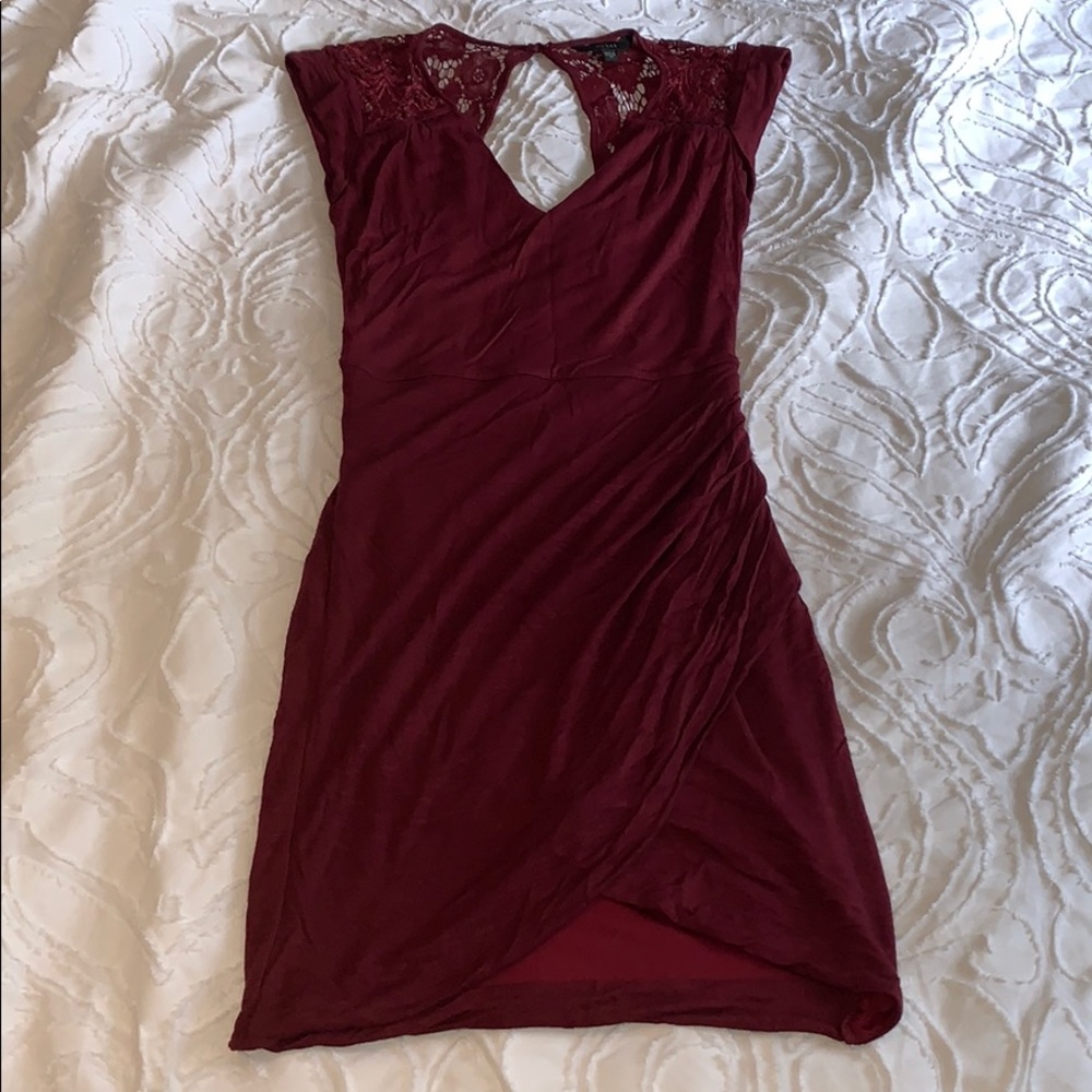 Guess body-con w/lace dress